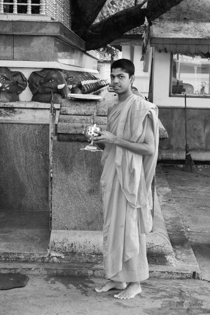 Mnich z Anuradhaphury